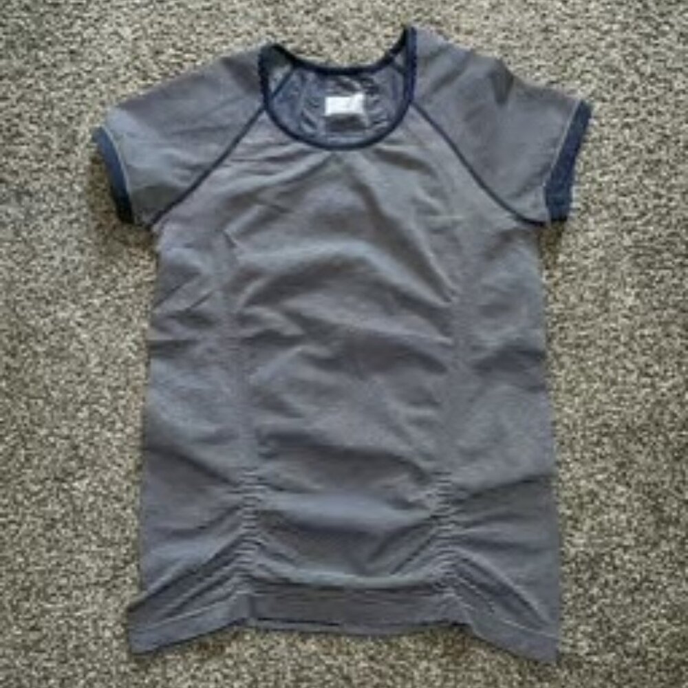 Athleta Women’s Performance Blue Striped Long T-Shirt Size M